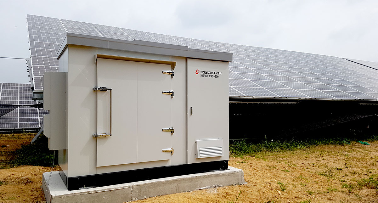 아성태양광발전소 통합형ESS 구축사례 사진